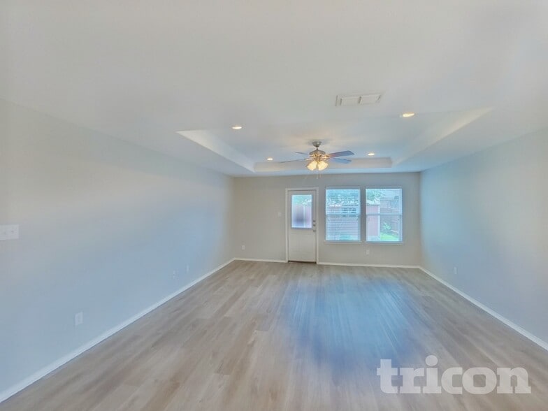 Building Photo - 1136 Foxglove Ln