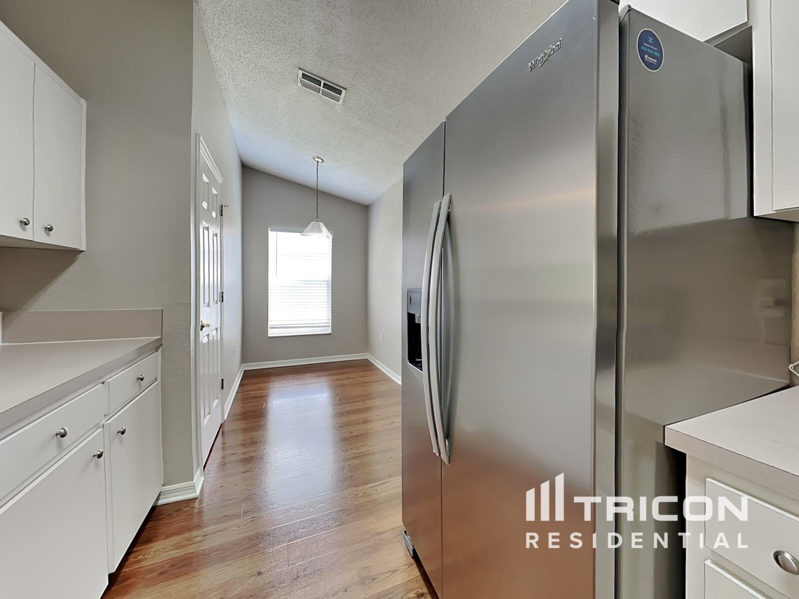 Building Photo - 7833 Manor Dr