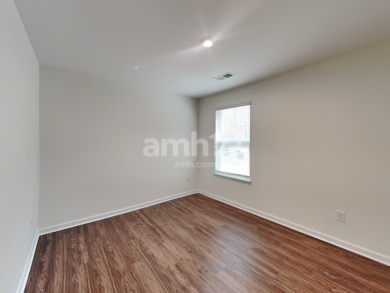 Building Photo - 5054 Twin River Dr