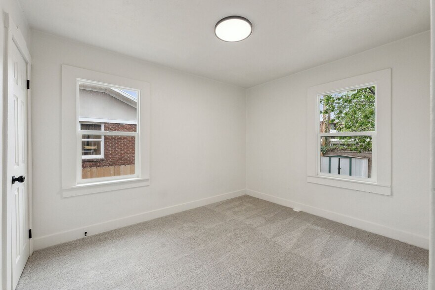 Building Photo - 180 E Sunset Ave