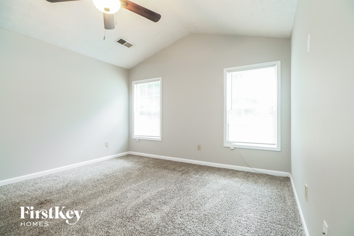 Building Photo - 204 Pineknoll Ct