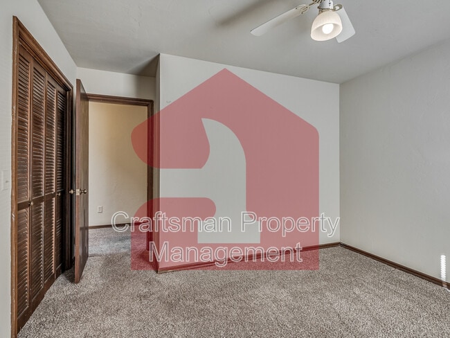 Building Photo - 2704 Silvertree Dr