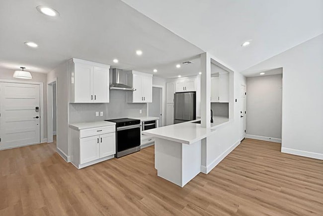 Building Photo - 5743 Ludington Dr