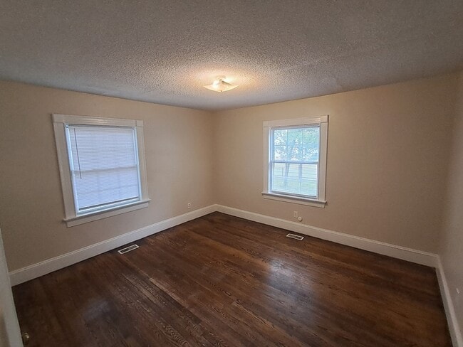 Building Photo - 1209 S Greene St