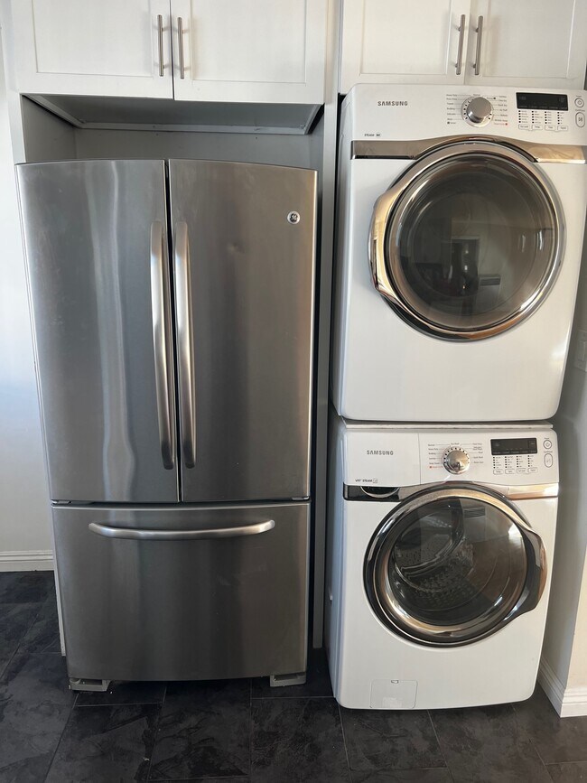 Building Photo - 1031 Ocean Park Blvd