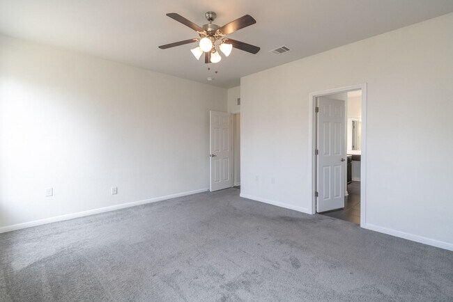 Building Photo - 909 Durness Dr