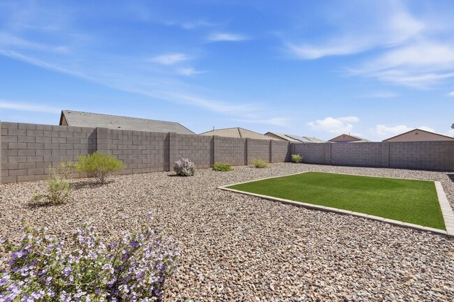 Building Photo - 4bedroom 2 bath single family home!