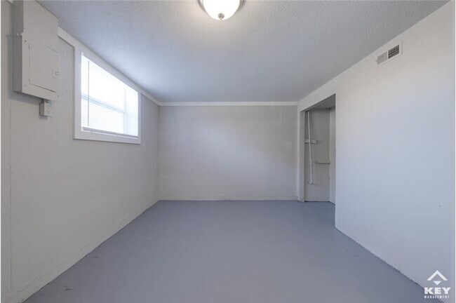 Building Photo - 2975 Salina Ct