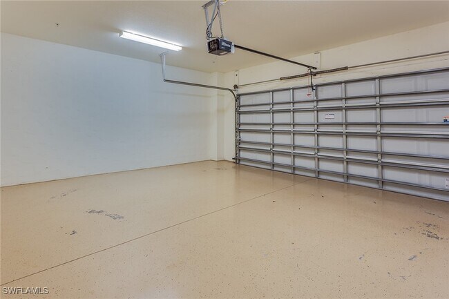 Building Photo - 9037 Alturas St