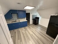 Building Photo - 1 Bedroom 1 Bath Upstairs Apartment
