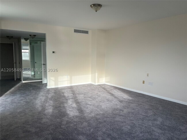 Building Photo - 5255 Collins Ave