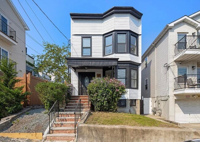 Building Photo - 12 Claremont Ave