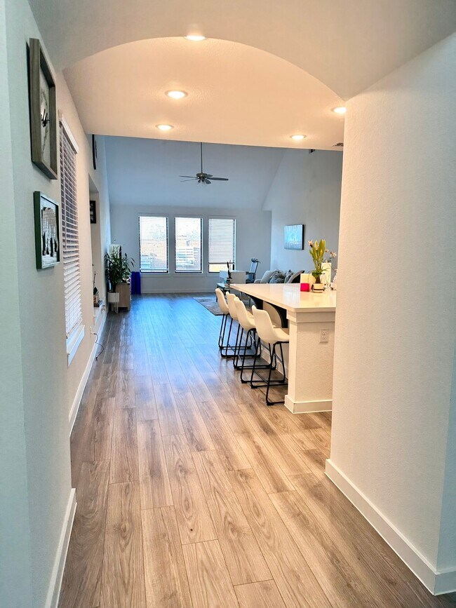 Building Photo - 13110 Blue Flora Dr