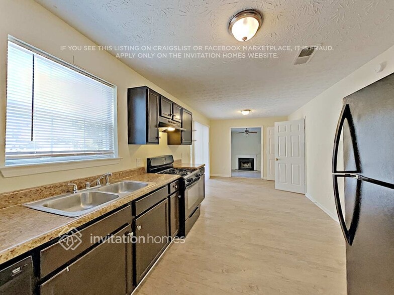 Building Photo - 2802 Crestworth Ln