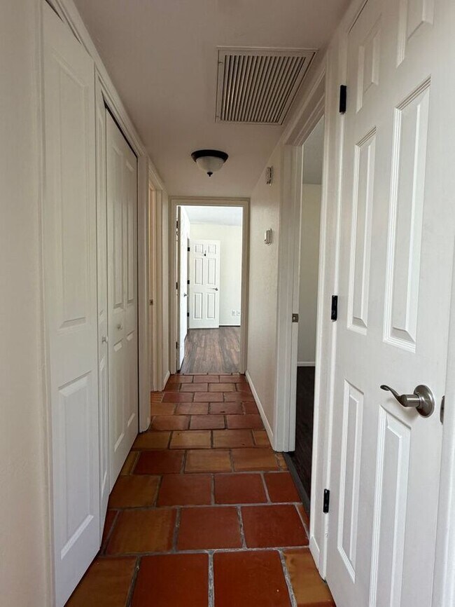 Building Photo - Stylishly Remodeled 2-Bedroom 2 Bath Townhome in Pueblo Villas