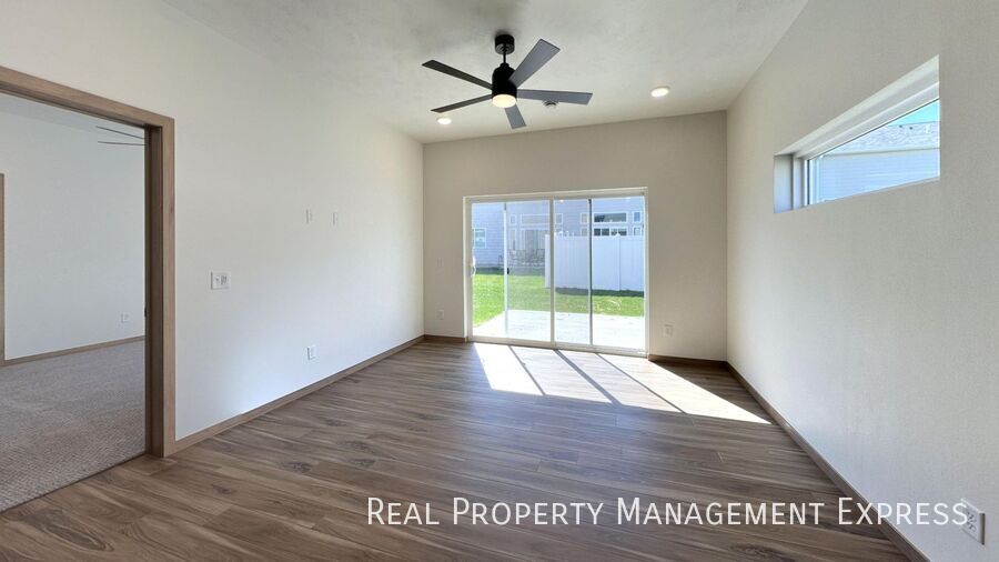 Building Photo - Modern 3-Bed, 2.5-Bath Home in West Sioux ...