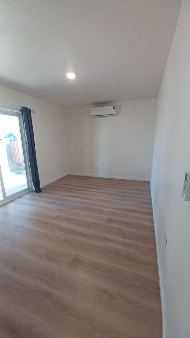 Building Photo - Modern 2 Bed/1 Bath Home, All Utilities In...