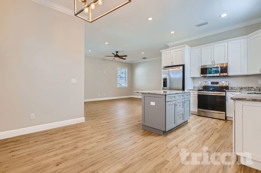 Building Photo - 7703 N Huntley Ave