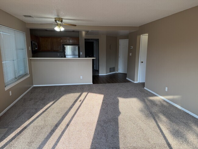 Building Photo - 3624 Iguana Dr