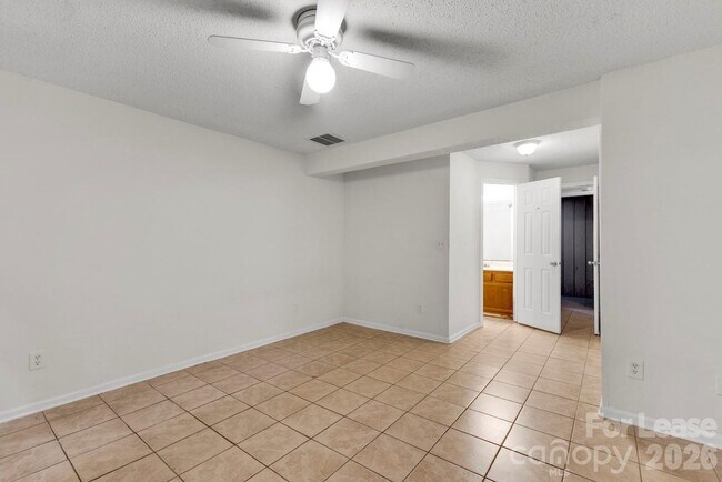 Building Photo - 630 Lex Dr