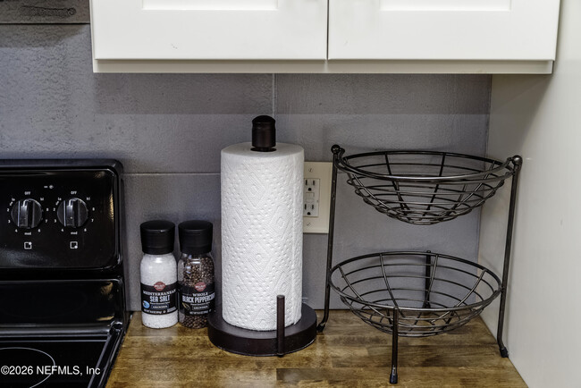 Building Photo - 506 Cali Dr