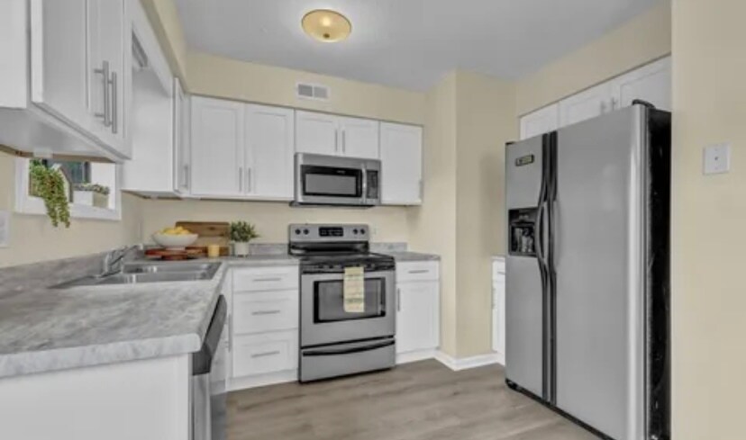 Kitchen - 4141 Spirea Dr