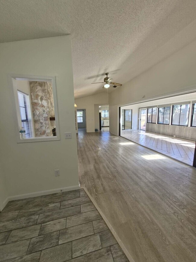 Building Photo - 57 Shores Blvd