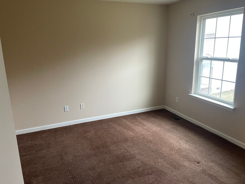 Building Photo - 110 Pettus Pt