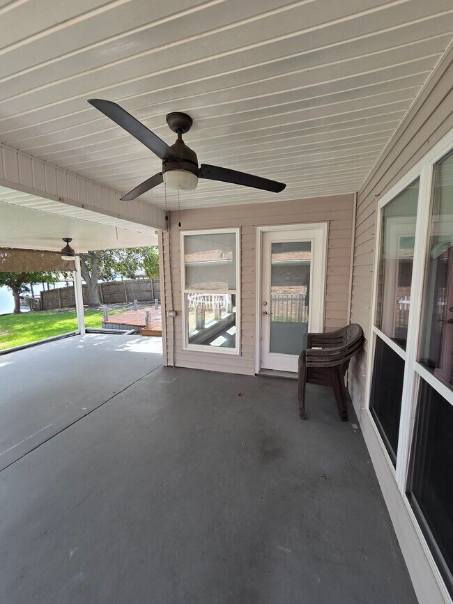 Building Photo - 117 Moonraker Dr