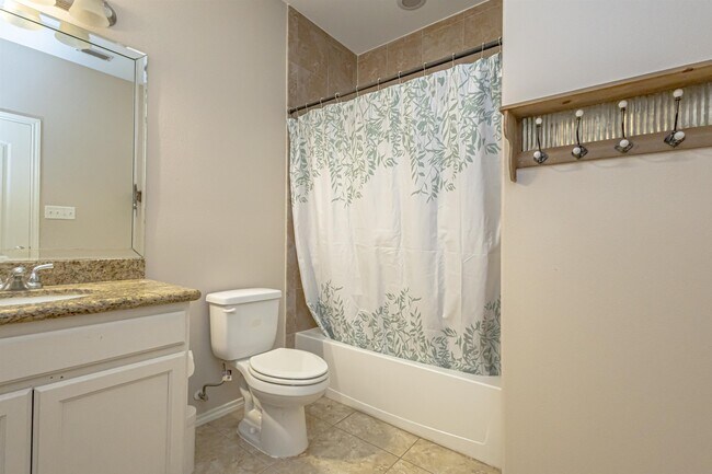 Building Photo - 618 Crackle Grove Dr