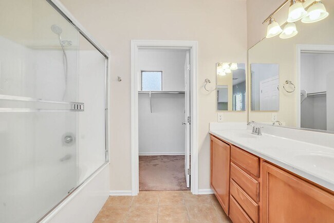 Building Photo - Great Queen Creek Location!