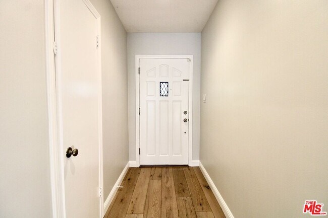 Building Photo - 5415 Coldwater Canyon Ave