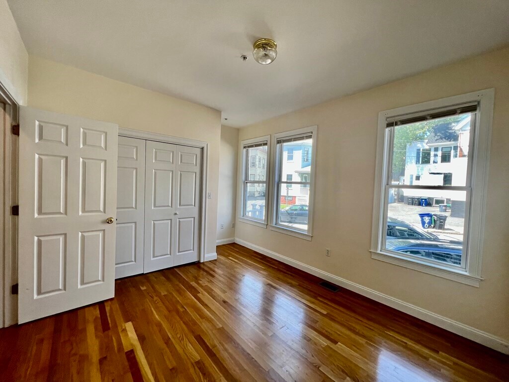 Building Photo - 389 Medford St