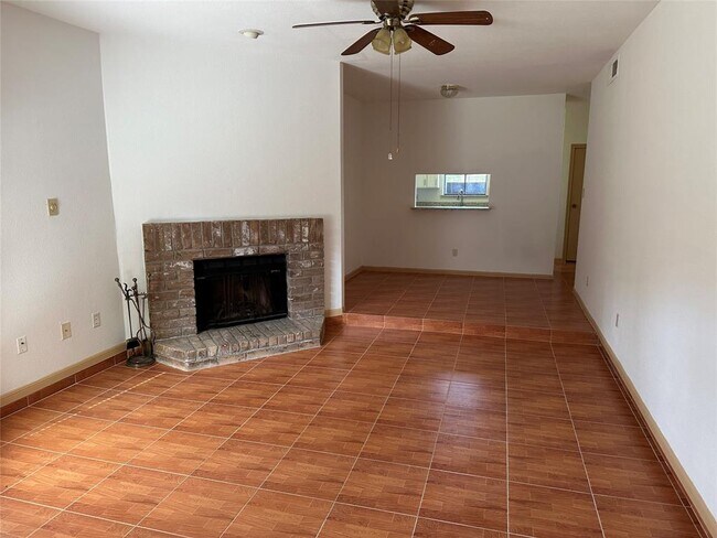 Building Photo - 3150 Walnut Bend Ln