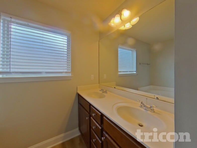 Building Photo - 11938 Quail Dr