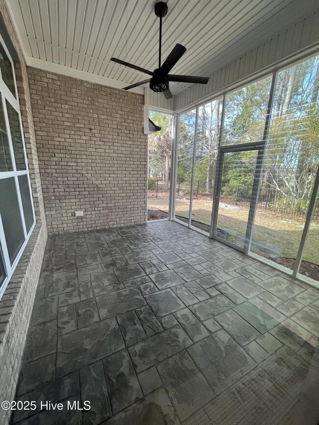 Building Photo - 604 Creekway Cir SE