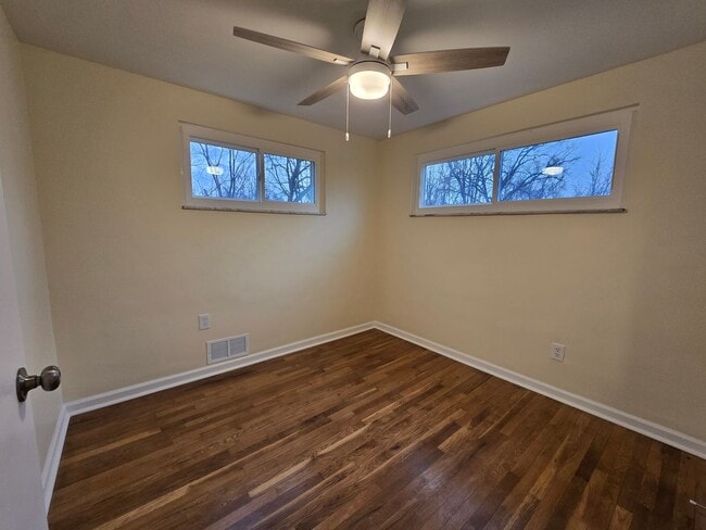 Building Photo - 2 Bedroom Home - Plum School District - Available February!