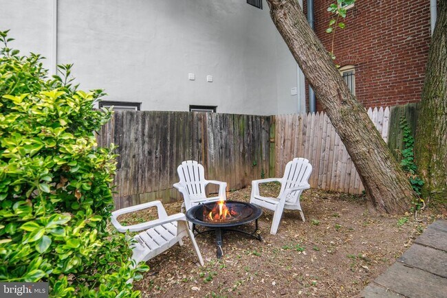 Building Photo - 1205 4th St NW