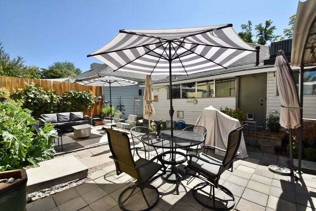 Building Photo - Cute 2 Bed 1 Bath Home in Salt Lake City!