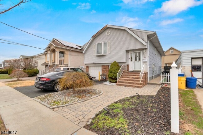 Building Photo - 173 Paterson Ave