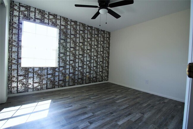 Building Photo - 390 Lilac Rd