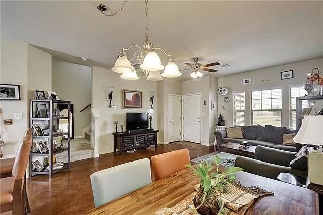 Building Photo - 4604 Senda Ln
