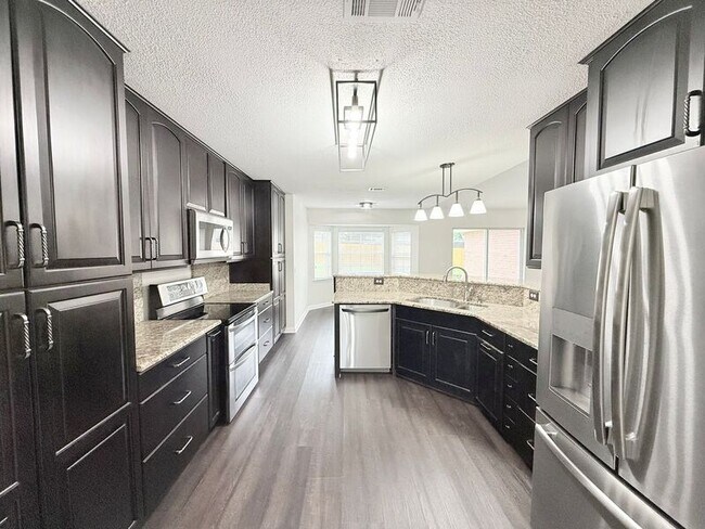 Building Photo - 5102 Brookside Dr
