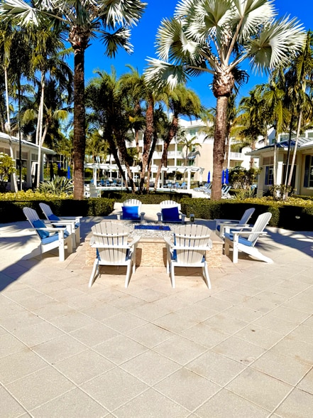 Building Photo - 341 Bay Colony Dr N