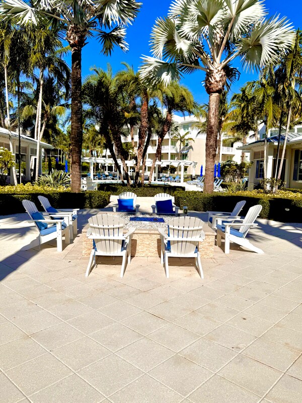 Building Photo - 341 Bay Colony Dr N