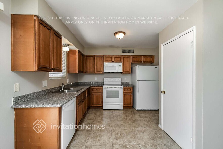 Building Photo - 9107 E Gary Ln
