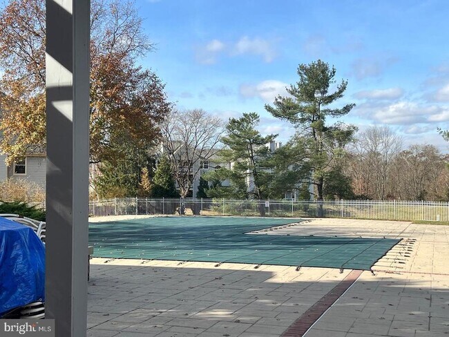 Building Photo - 309 Trinity Ct