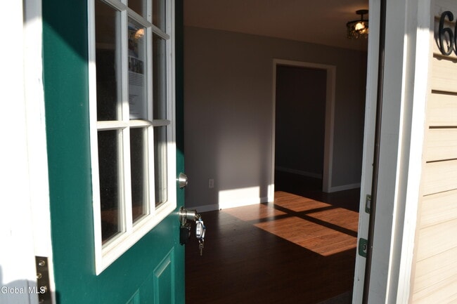 Building Photo - 60 Colonial Rd