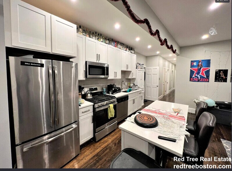 Building Photo - 33 Wigglesworth St