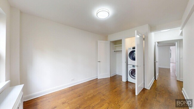 Building Photo - 20 Beekman Pl